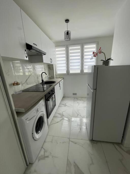 Appartement 2 Pieces, Salon Et Chambre, 44M2 Refait A Neuf Clichy Exterior photo